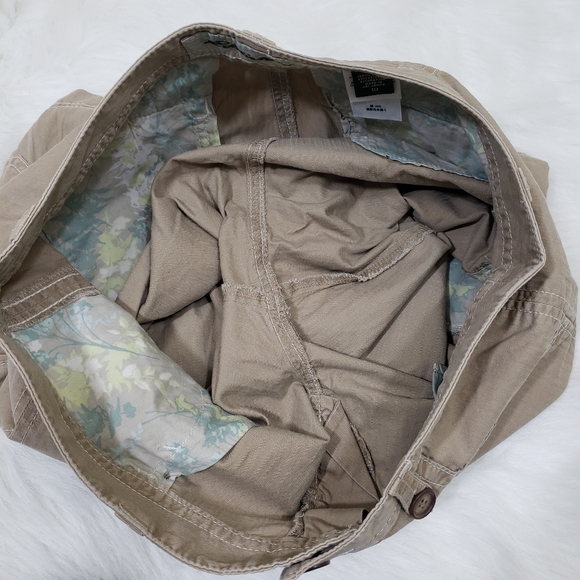 Eddie Bauer khaki Y2K cargo shorts with white stitching detail woman's size 10 - Picture 10 of 10